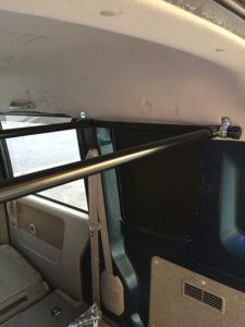 エブリー【DA64V】のリアルーフに車中泊用の棚を自作しました