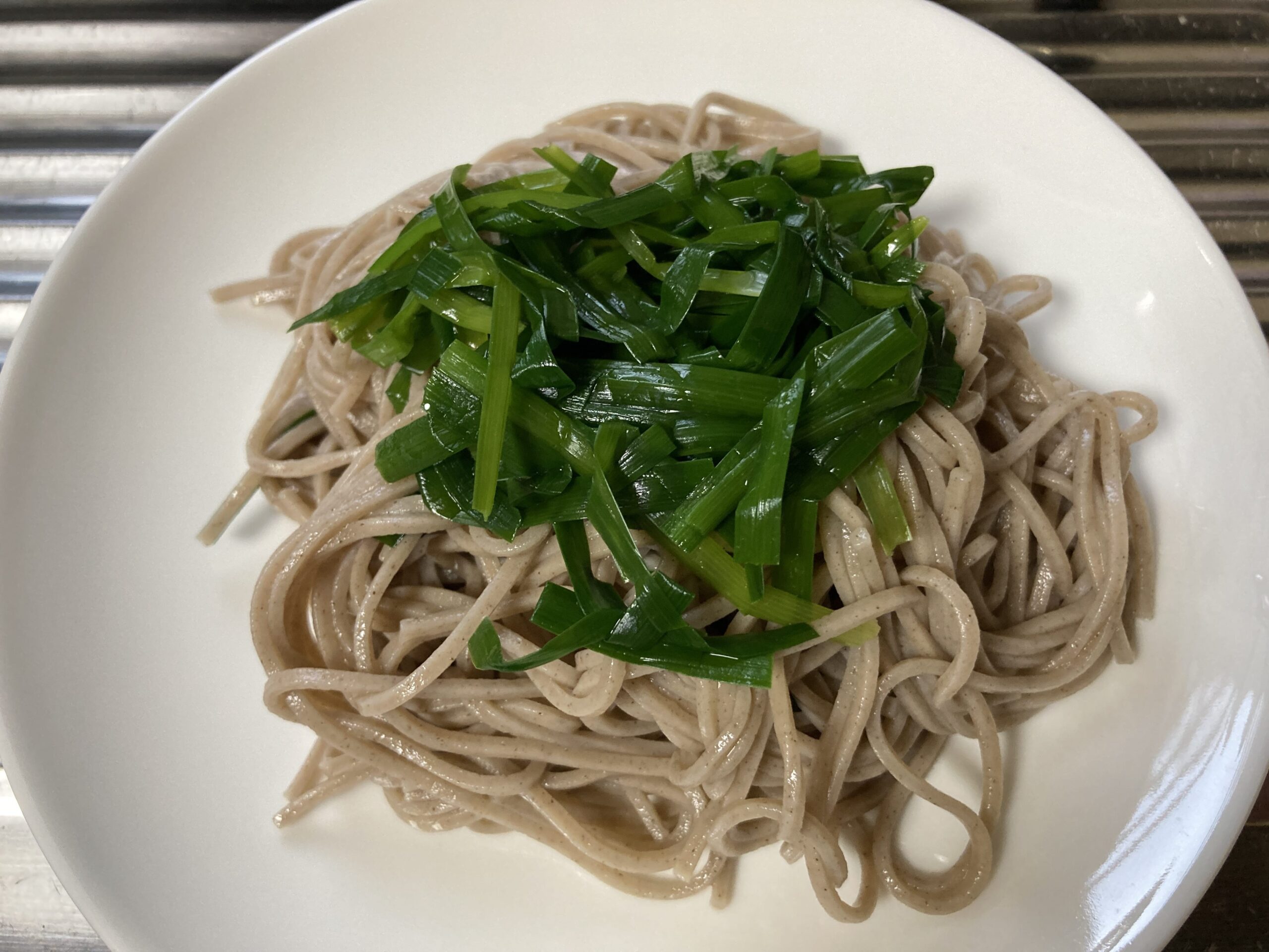 ニラの育て方|初心者でも簡単!一度植えたら何度も収穫!丈夫で育てやすいスタミナ野菜