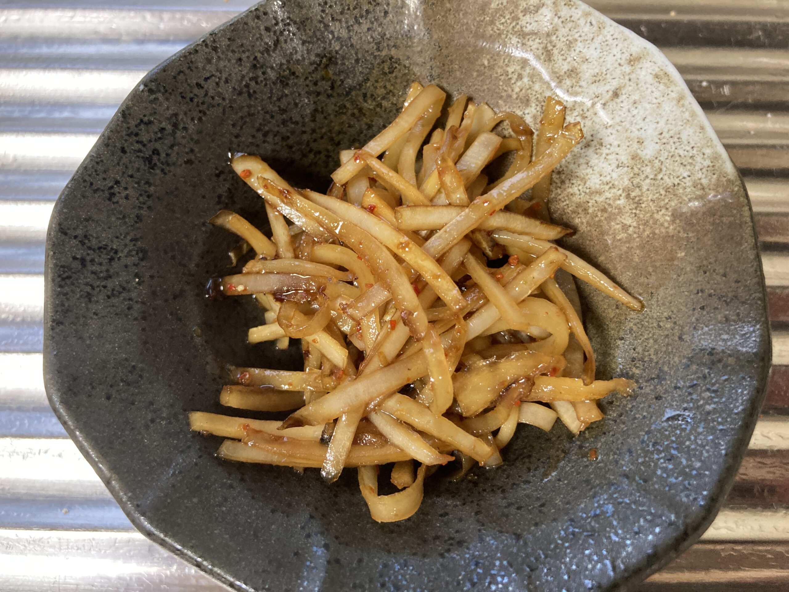 ダイコン(大根)の育て方|初心者でも簡単!みずみずしく甘い大根を家庭菜園で楽しもう。畑でもプランターでも栽培可能