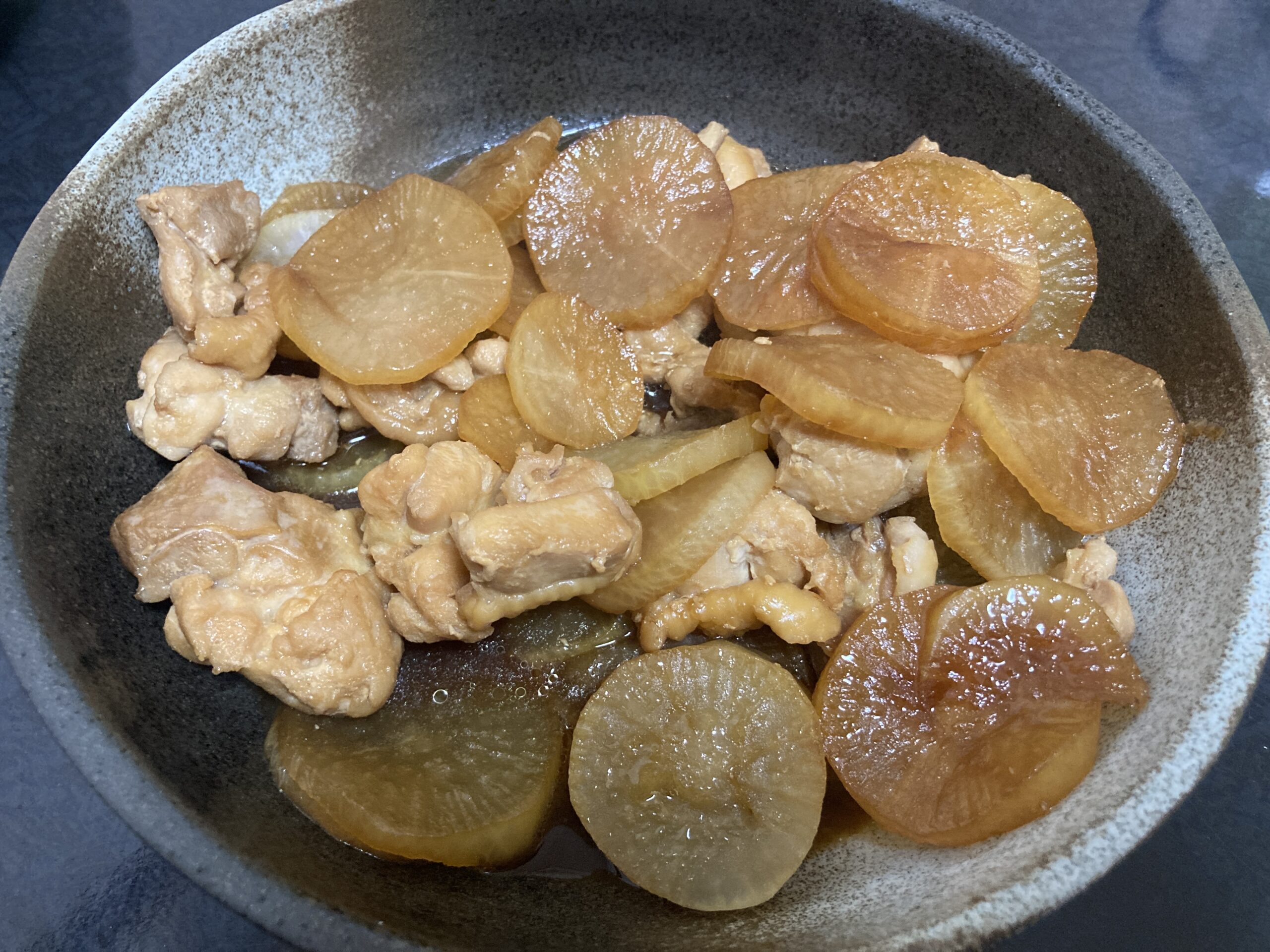 ダイコン(大根)の育て方|初心者でも簡単!みずみずしく甘い大根を家庭菜園で楽しもう。畑でもプランターでも栽培可能