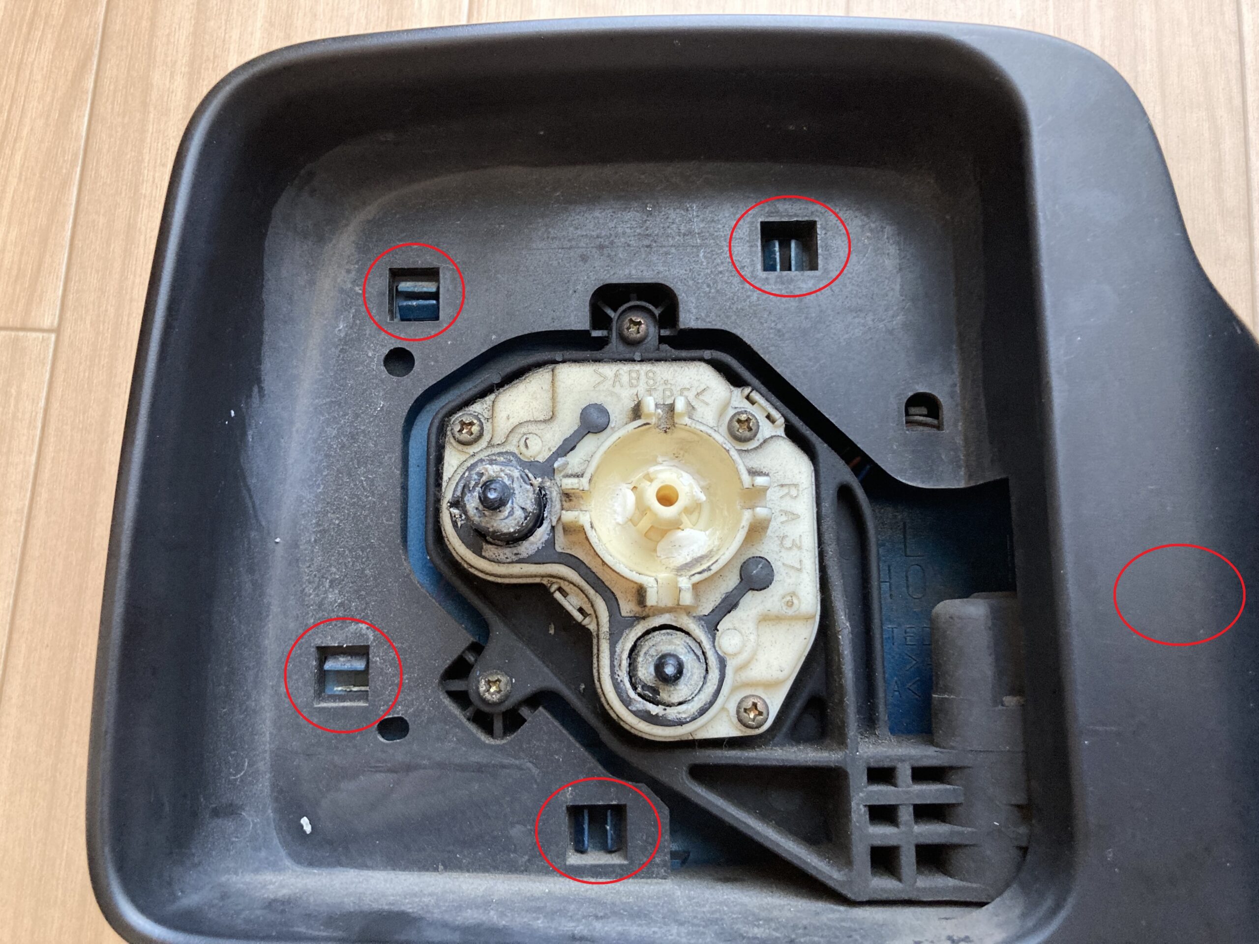 DA64V・DA64W（エブリー）のドアミラーから異音がして動かなくなった時の直し方