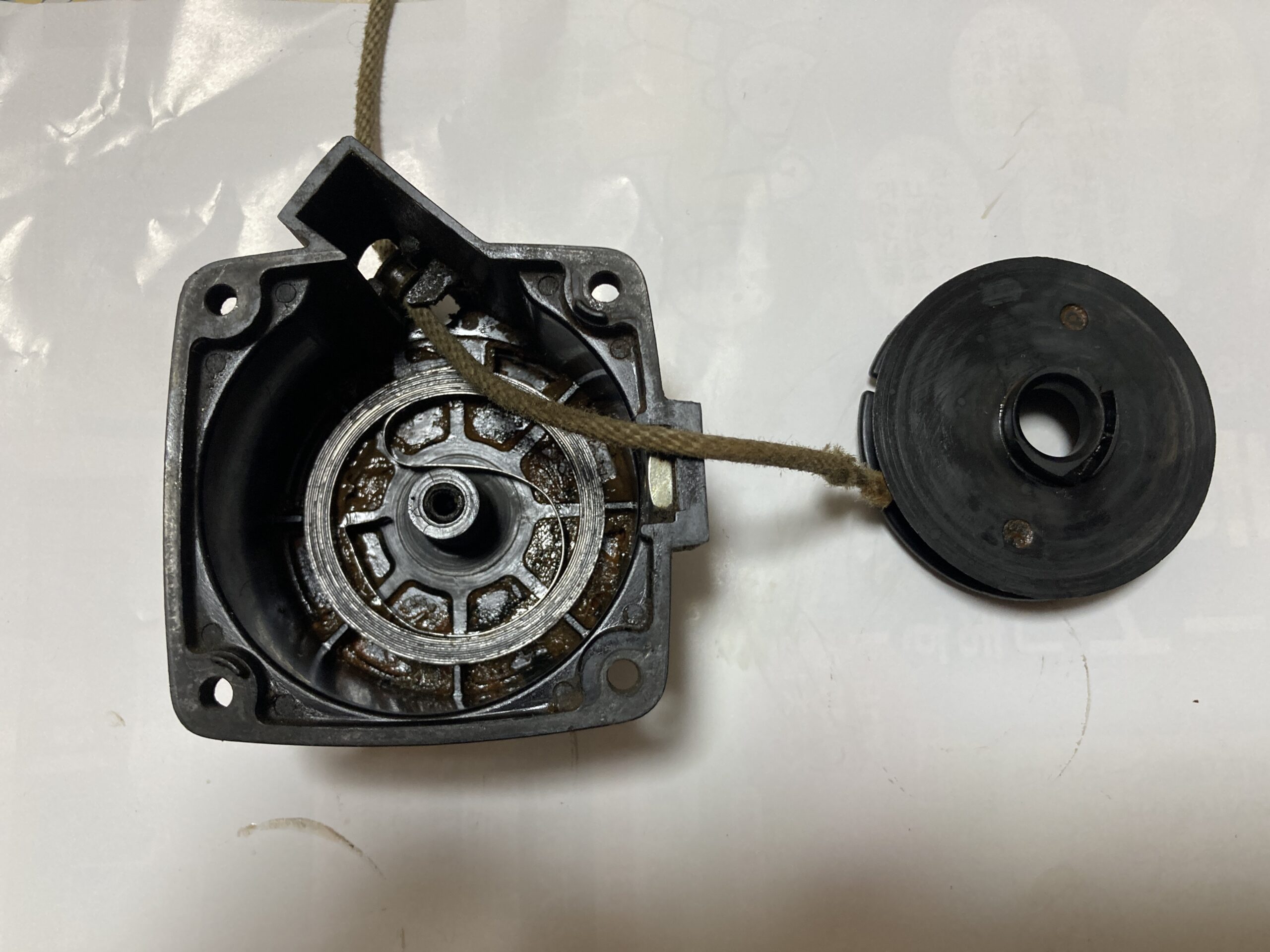 【草刈り機修理】草払機のリコイルスターターのバネが折れた時の修理方法（CG24ECPS）